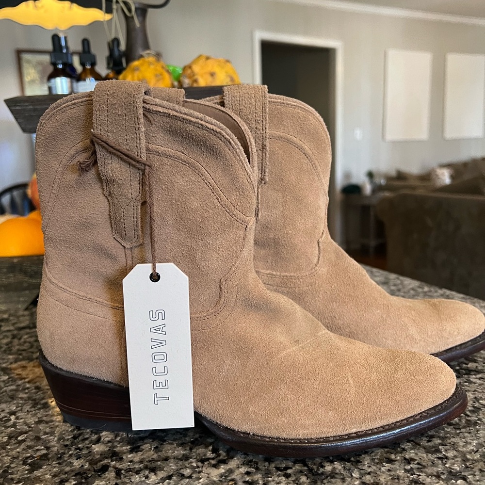 Brand new Suede tecovas. Light brown. Never worn. Size 8